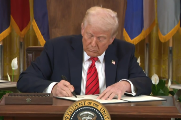 Trump Signs Executive Order to Dismantle U.S. Department of Education
