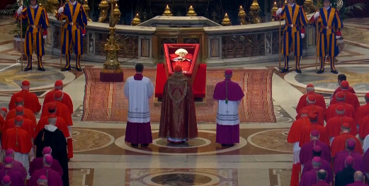 Thousands Begin Final Farewell to Pope Francis at St Peter's Basilica